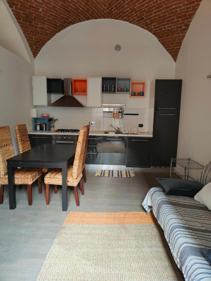 Accogliente Appartamento Tipo Loft トリノ エクステリア 写真