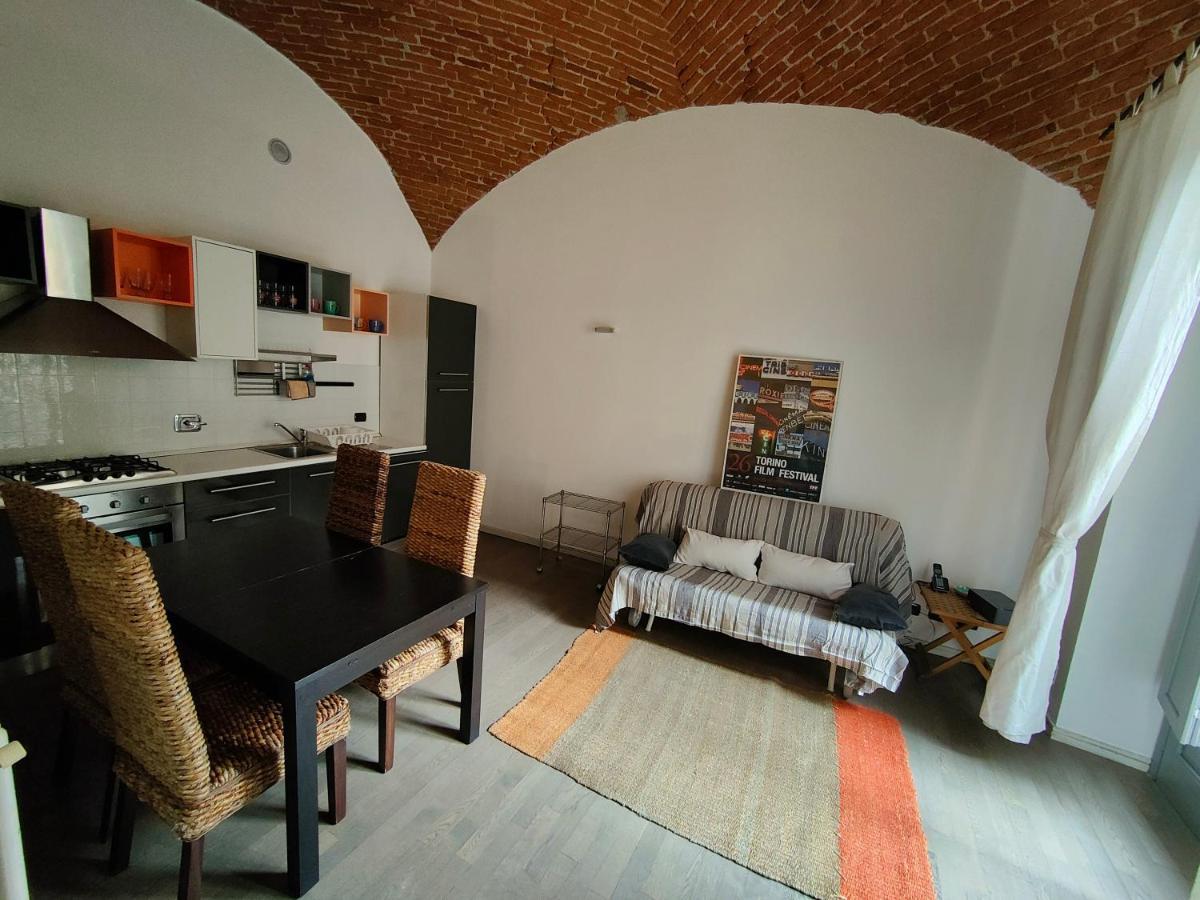 Accogliente Appartamento Tipo Loft トリノ エクステリア 写真