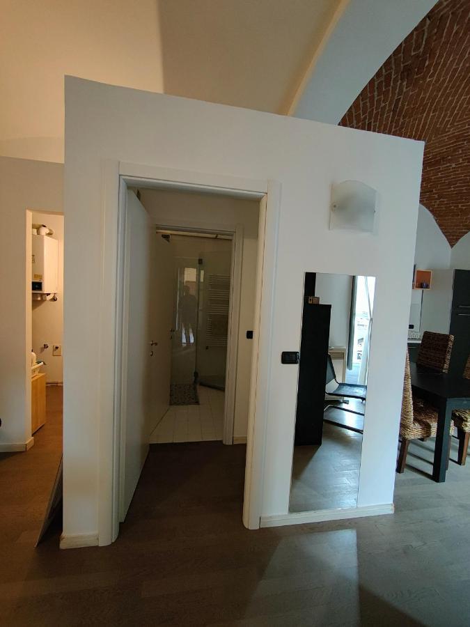 Accogliente Appartamento Tipo Loft トリノ エクステリア 写真